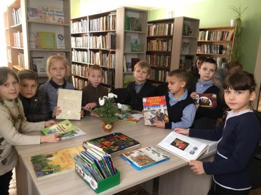 2 кл. Трабской школы посетили библиотеку