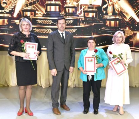 «С любовью к искусству»: День работников культуры прошёл в Ивье «С любовью к искусству»: День работников культуры прошёл в Ивье